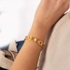 Βραχιόλι Excite fashion Jewellery Βέργα, με σχέδια κύκλους από ανοξείδωτο ατσάλι. Διατίθεται χρυσό χρυσό χρώμα. B-90-030G